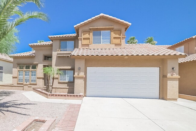 property at 907 N Red Rock St