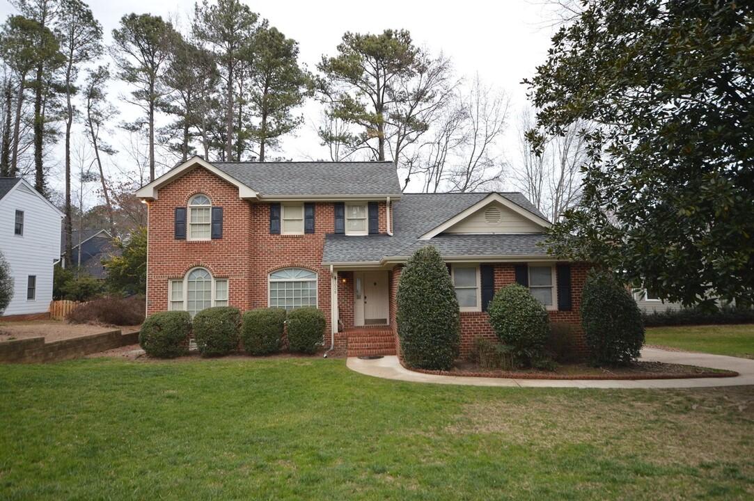 1006 W St Helena Pl in Apex, NC - Building Photo