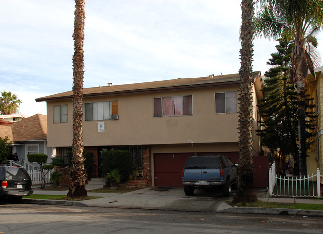 744 Chestnut Ave in Long Beach, CA - Building Photo - Building Photo