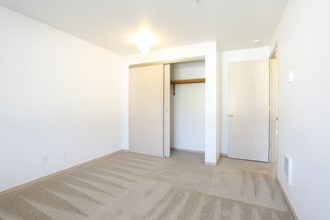 Parkhurst Apartments in Bremerton, WA - Building Photo - Interior Photo