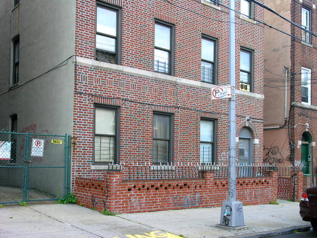 1357 Teller Ave in Bronx, NY - Foto de edificio - Building Photo