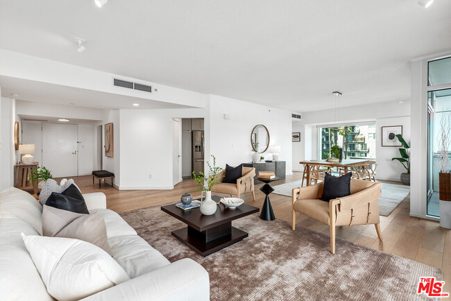 13600 Marina Pointe Dr in Los Angeles, CA - Building Photo - Building Photo