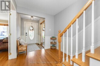 35 St Remy Dr in Ottawa, ON - Building Photo - Building Photo