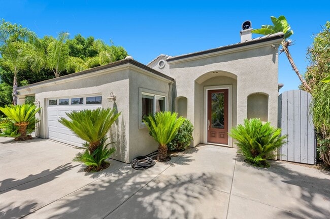 210 N Stage Coach Ln in Fallbrook, CA - Building Photo - Building Photo