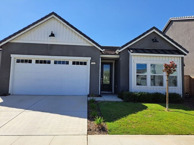 2018 N Hughes Ave in Clovis, CA - Building Photo - Building Photo