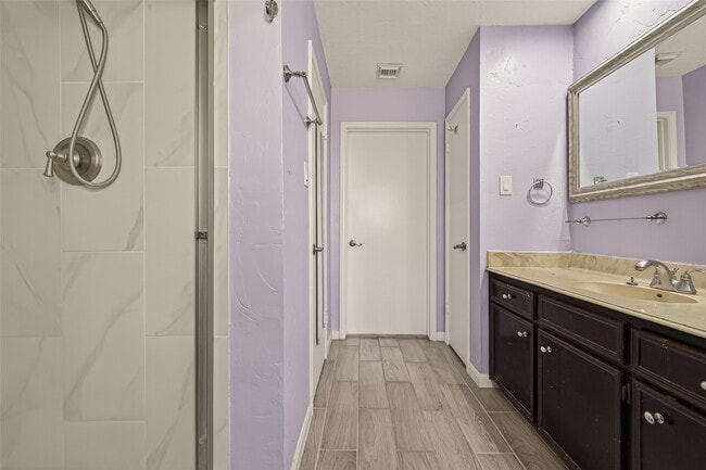 property at 11331 Oakcenter Dr