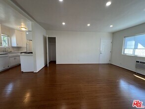 2210 S Sycamore Ave in Los Angeles, CA - Building Photo - Building Photo