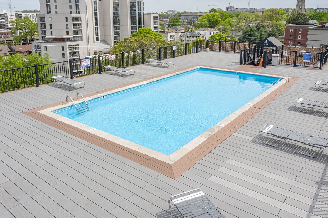Americana Apartments in Nashville, TN - Foto de edificio