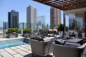 148 1st St in Jersey City, NJ - Building Photo - Building Photo