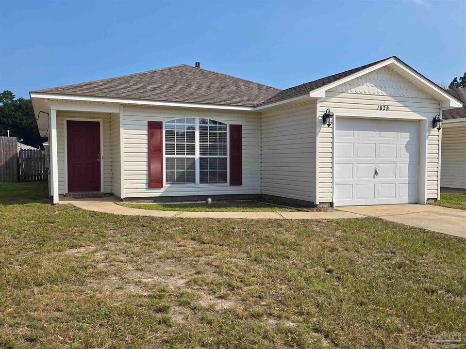 1028 Antigua Cir in Pensacola, FL - Building Photo