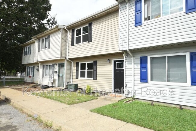 416 Harbour N Dr in Chesapeake, VA - Building Photo - Building Photo