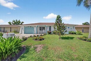 7213 Isle Dr in Port Richey, FL - Building Photo