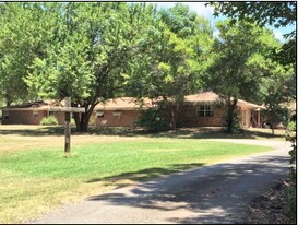 1301 Court Dr in Palestine, TX - Building Photo