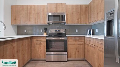 5256 International Dr in Orlando, FL - Building Photo - Building Photo