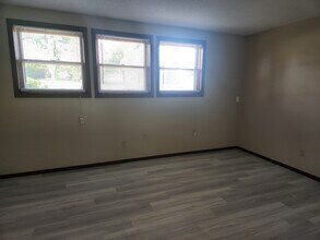 182 8th Ave, Unit 182 Lower Unit in Marion, IA - Building Photo - Building Photo