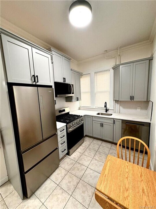 178 N Broadway in Nyack, NY - Building Photo