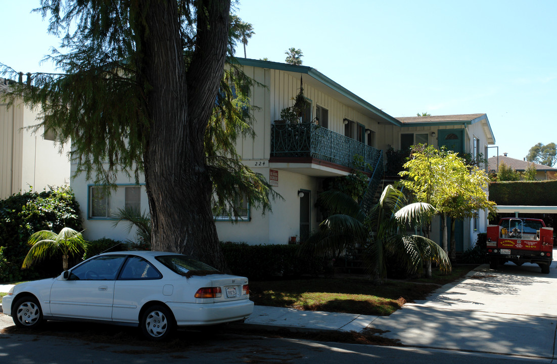 224 W Yanonali St in Santa Barbara, CA - Building Photo