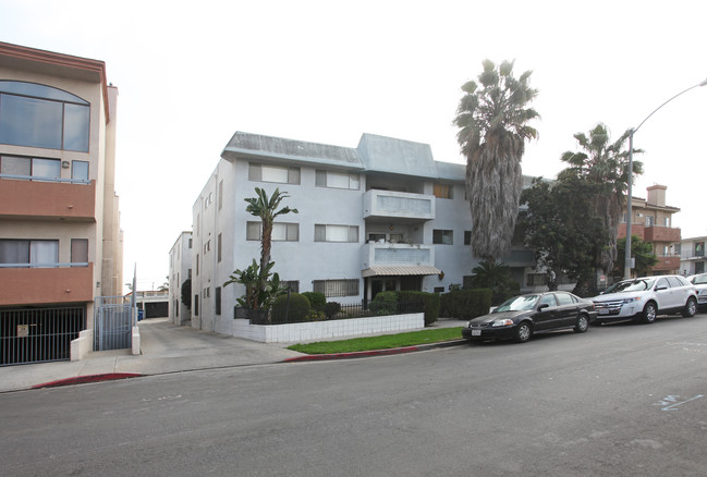 1430 Hi Point St in Los Angeles, CA - Building Photo - Building Photo