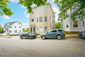 20 Sheridan St, Unit 2 in Portland, ME - Building Photo - Building Photo
