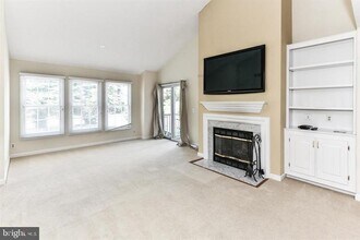 12010 Ridge Knoll Dr-Unit -604-B in Fairfax, VA - Building Photo - Building Photo