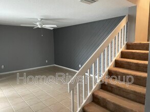 15240 E Pond Woods Dr in Tampa, FL - Building Photo - Building Photo
