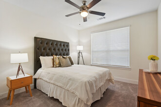 Vue at Sonoma Verde in San Antonio, TX - Foto de edificio - Building Photo