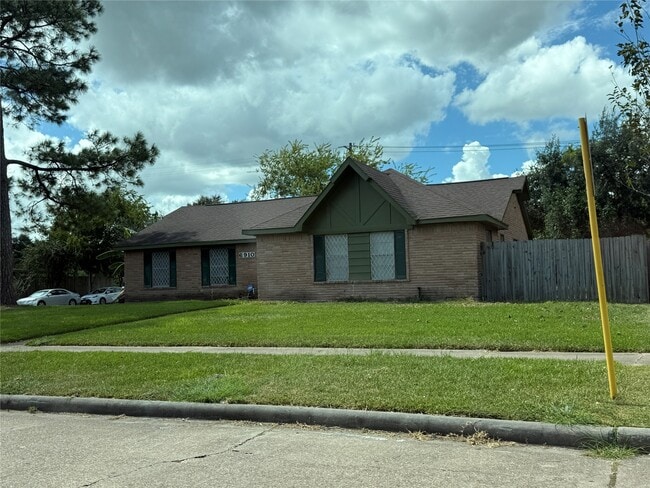 6910 Pella Dr in Houston, TX - Building Photo - Building Photo