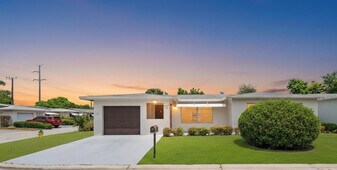 7005 NW 11th St in Margate, FL - Building Photo