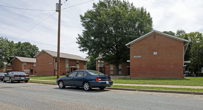 Mosby Court in Richmond, VA - Building Photo - Building Photo