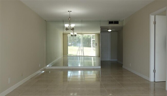 2600 S Course Dr, Unit 104 in Pompano Beach, FL - Building Photo - Building Photo