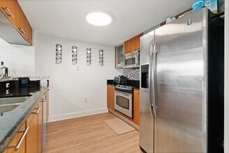1800 N Bayshore Dr, Unit 1604 in Miami, FL - Foto de edificio - Building Photo