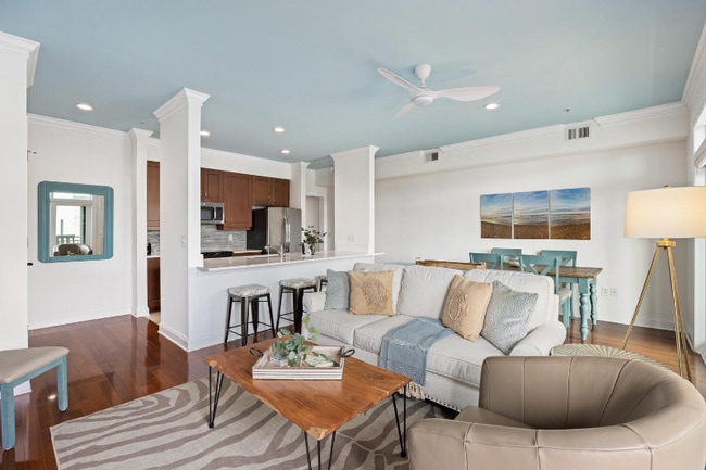 21 George St, Unit 406 in Charleston, SC - Building Photo - Building Photo