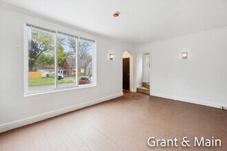 19250 Charest St in Detroit, MI - Building Photo - Building Photo