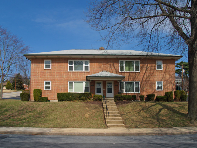 4200 Sussex Dr in Harrisburg, PA - Foto de edificio - Building Photo