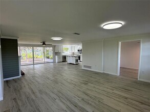 812 Bayview Dr in Nokomis, FL - Building Photo - Building Photo