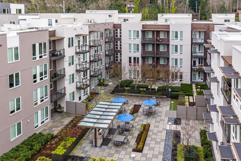 Aviara in Mercer Island, WA - Foto de edificio