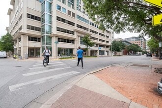 300 Bowie St in Austin, TX - Building Photo - Building Photo