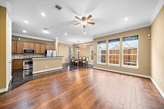 2927 Clinton Dr in Houston, TX - Building Photo - Building Photo