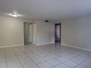 12402 Orange Blossom Oak Pl in Tampa, FL - Building Photo - Building Photo