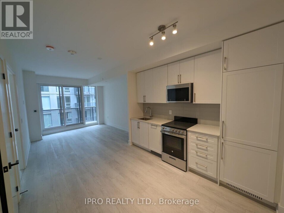 2450-2450 Old Bronte Rd in Oakville, ON - Building Photo