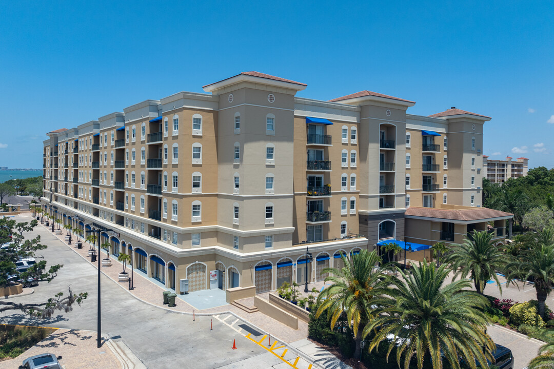 Broadway Promenade in Sarasota, FL - Foto de edificio