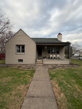 702 Newport Rd in Bristol, PA - Building Photo - Building Photo