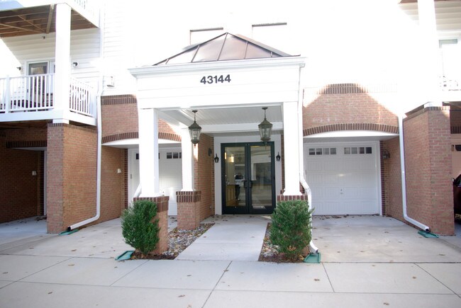 43144 Sunderland Terrace-Unit -104 in Broadlands, VA - Building Photo - Building Photo