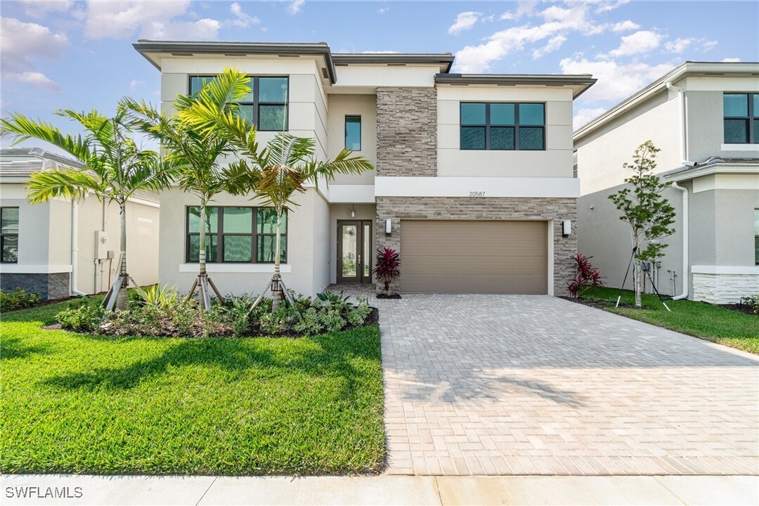 20587 Fair Oak Ln in Estero, FL - Building Photo