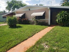 961 NW 202nd St in Miami, FL - Building Photo - Building Photo