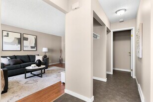 1610 Dewdney Av E in Regina, SK - Building Photo