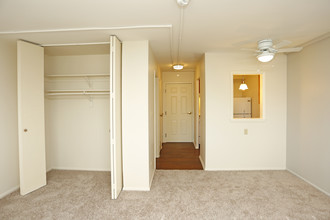 Parqwood Apartments in Toledo, OH - Building Photo - Interior Photo