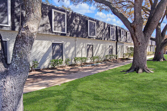 The Ridgemont Apartments in Fort Worth, TX - Building Photo - Building Photo