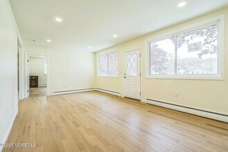 6 Laurel Ln in Englishtown, NJ - Building Photo - Building Photo