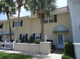 2233 Seminole Rd in Atlantic Beach, FL - Building Photo